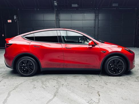 Used 2023 Tesla Model Y Long Range AWD/4WD image 8