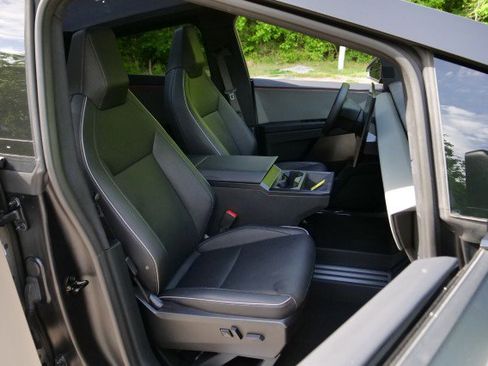 Used 2024 Tesla Cybertruck Cyberbeast AWD/4WD image 40