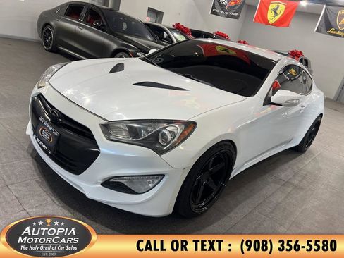 Used 2016 Hyundai Genesis 3.8 image 2