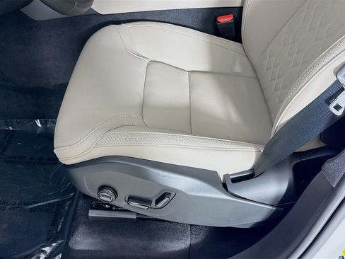 Certified 2026 Volvo XC90 B6 Plus w/ Protection Package Premier AWD/4WD image 20