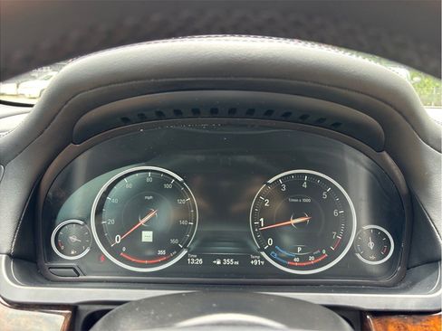Used 2015 BMW 750Li RWD image 26