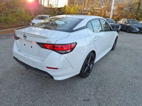 Used 2022 Nissan Sentra SR w/ SR Premium Package image 10