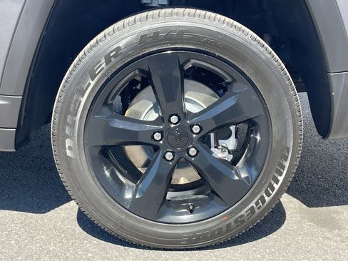 New 2025 Jeep Grand Cherokee L Altitude image 10