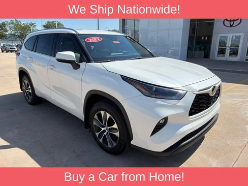 Used 2021 Toyota Highlander XLE AWD/4WD image 1