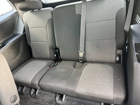 Used 2022 Chevrolet Traverse LT image 16