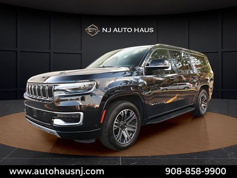 Used 2024 Jeep Wagoneer L Series II AWD/4WD image 4