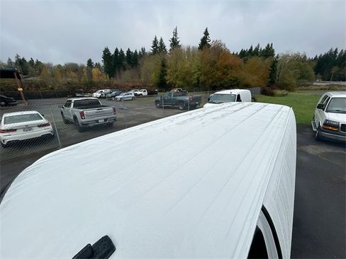 New 2025 Chevrolet Express 3500 Extended image 17