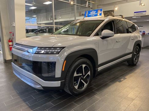 New 2026 Hyundai Ioniq 9 SE image 2