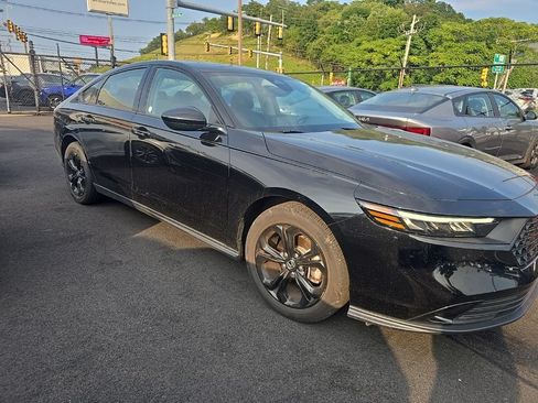Used 2025 Honda Accord SE image 2
