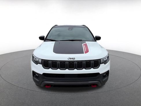 Used 2025 Jeep Compass Trailhawk AWD/4WD image 4