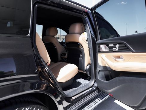 Used 2025 Mercedes-Benz GLS 580 4MATIC image 14