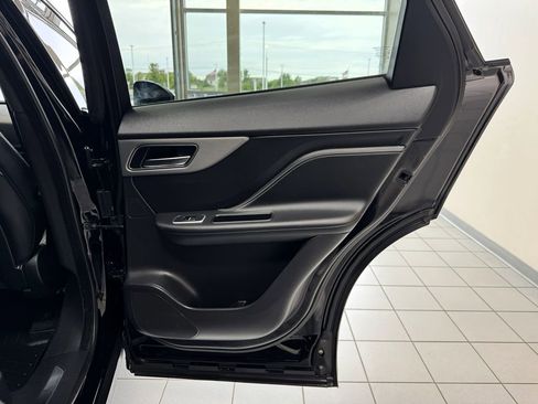 Used 2019 Jaguar F-PACE S image 42