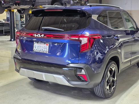 Used 2024 Kia Seltos EX FWD image 11