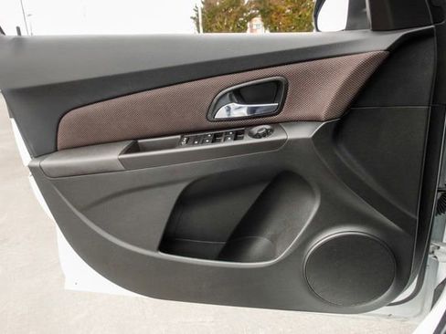 Used 2015 Chevrolet Cruze LT w/ Technology Package image 21