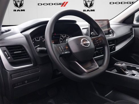 Used 2025 Nissan Rogue S image 13