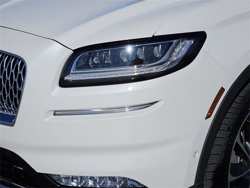 Certified 2022 Lincoln Nautilus Reserve w/ Equipment Group 202A image 8