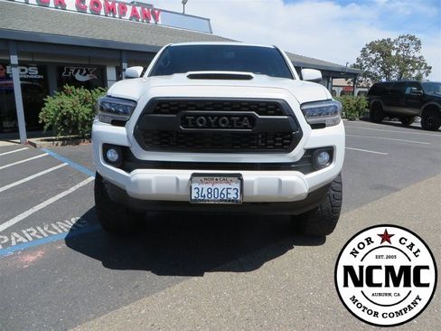 Used 2021 Toyota Tacoma TRD Sport image 2