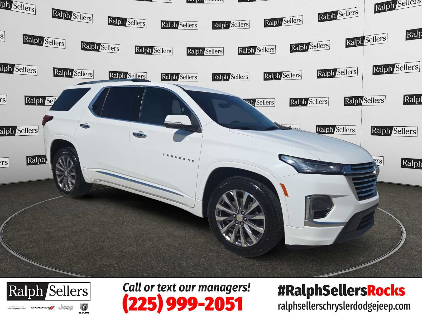 Used 2023 Chevrolet Traverse Premier FWD image 1
