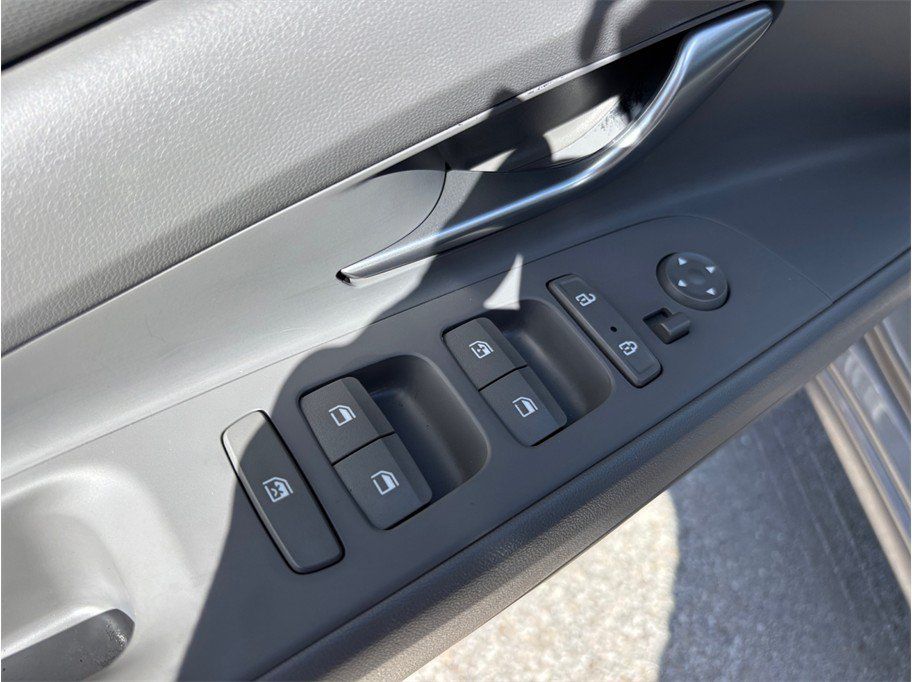 Used 2023 Hyundai Elantra SEL w/ Convenience Package FWD image 18