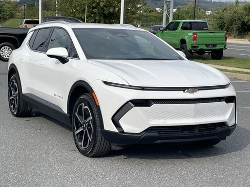 New 2026 Chevrolet Equinox EV LT image 1