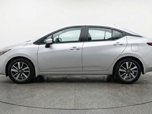 Used 2025 Nissan Versa SV image 5