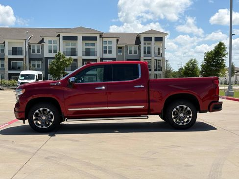 Used 2025 Chevrolet Silverado 1500 High Country w/ Technology Package AWD/4WD image 4