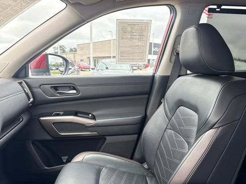 Used 2024 Nissan Pathfinder Platinum w/ Cargo Package FWD image 23