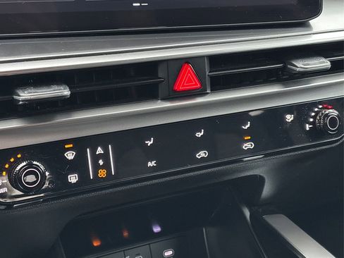 Certified 2025 Kia Sorento LX image 26