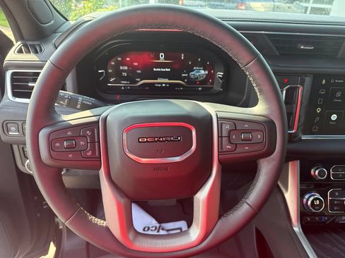 Used 2024 GMC Yukon Denali AWD/4WD image 14