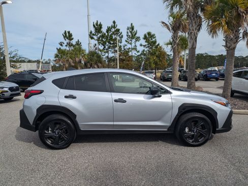 Used 2025 Subaru Crosstrek 2.0i image 3