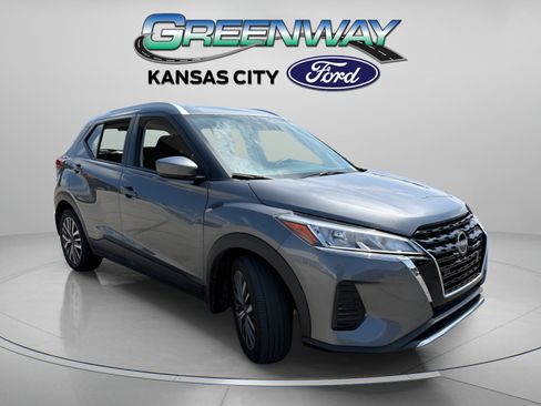 Used 2024 Nissan Kicks SV FWD image 1