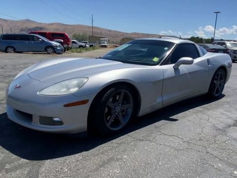 Used 2006 Chevrolet Corvette Coupe w/ Preferred Equipment Group RWD image 4