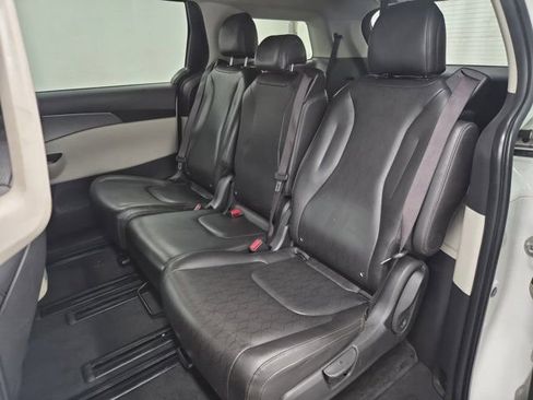 Used 2022 Kia Carnival LX FWD image 16