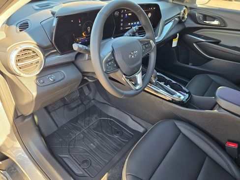 New 2026 Chevrolet Trax ACTIV w/ Sunroof Package FWD image 3