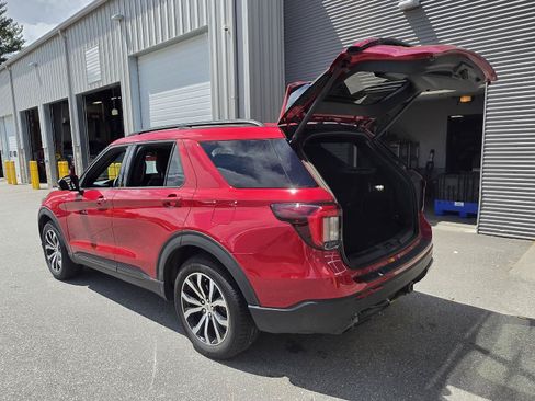 Used 2025 Ford Explorer ST-Line AWD/4WD image 5