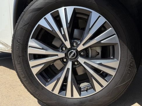 Used 2022 Nissan Rogue SV FWD image 8