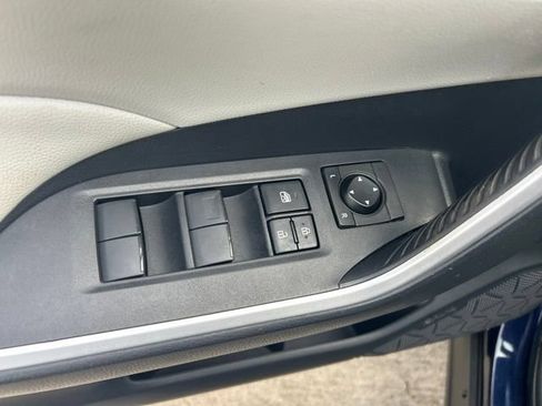 Used 2019 Toyota RAV4 XLE FWD image 25