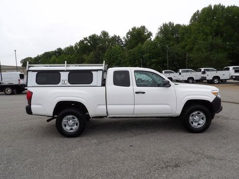 Used 2022 Toyota Tacoma SR RWD image 9