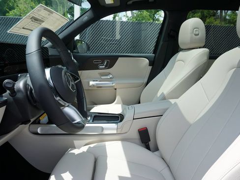 Used 2025 Mercedes-Benz GLB 250 image 23