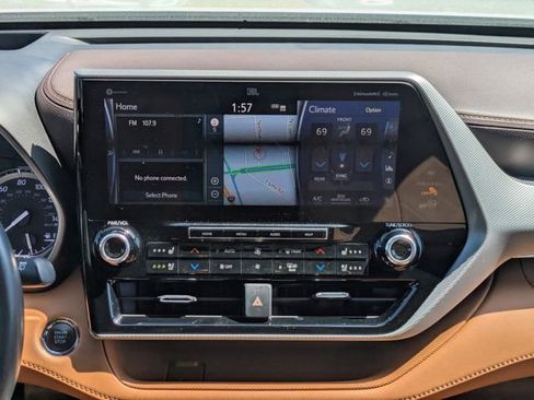 Used 2022 Toyota Highlander Platinum image 21