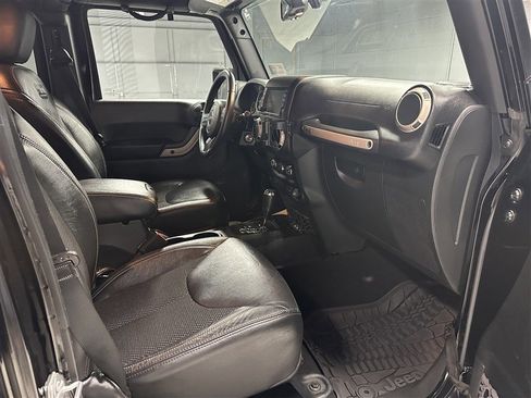 Used 2016 Jeep Wrangler Unlimited Sahara AWD/4WD image 11