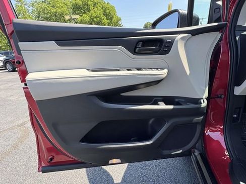 Certified 2026 Honda Odyssey EX-L image 13