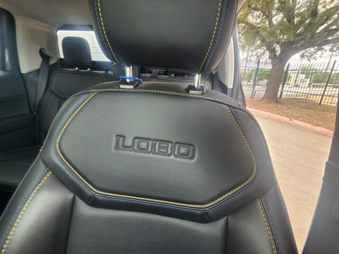 Used 2025 Ford Maverick Lobo image 12