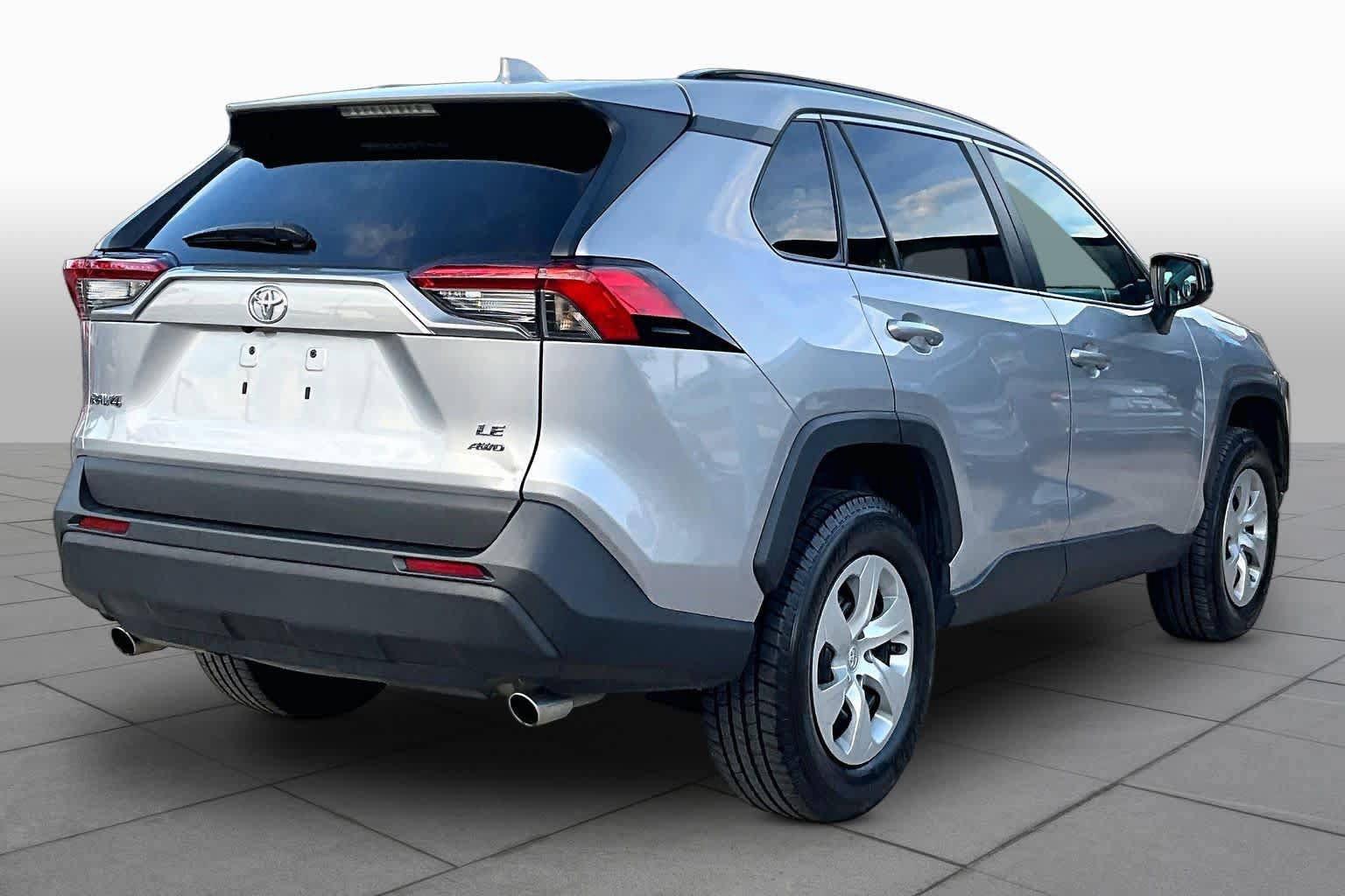 Used 2021 Toyota RAV4 LE AWD/4WD image 12