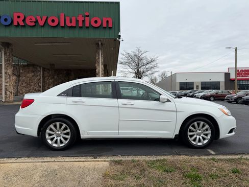 Used 2014 Chrysler 200 Touring image 8