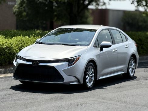 Used 2021 Toyota Corolla LE w/ LE Convenience Package FWD image 3