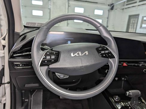 Used 2024 Kia Niro EX FWD image 36