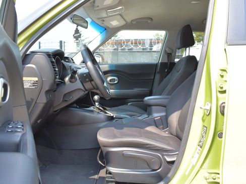 Used 2018 Kia Soul FWD image 10