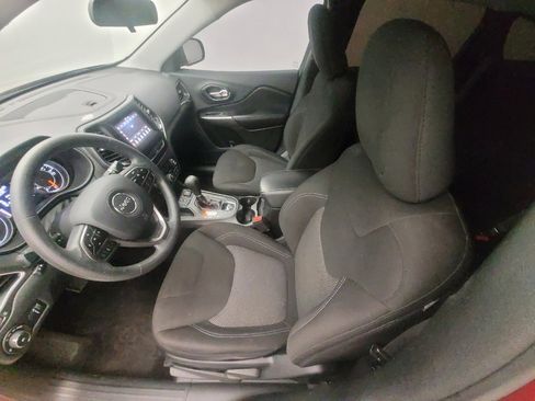 Used 2019 Jeep Cherokee Latitude w/ Popular Appearance Group image 17