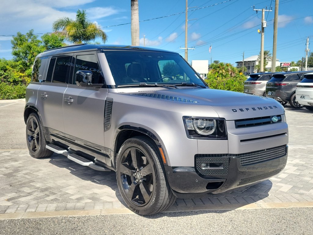 Used 2024 Land Rover Defender 110 X-Dynamic SE AWD/4WD image 7